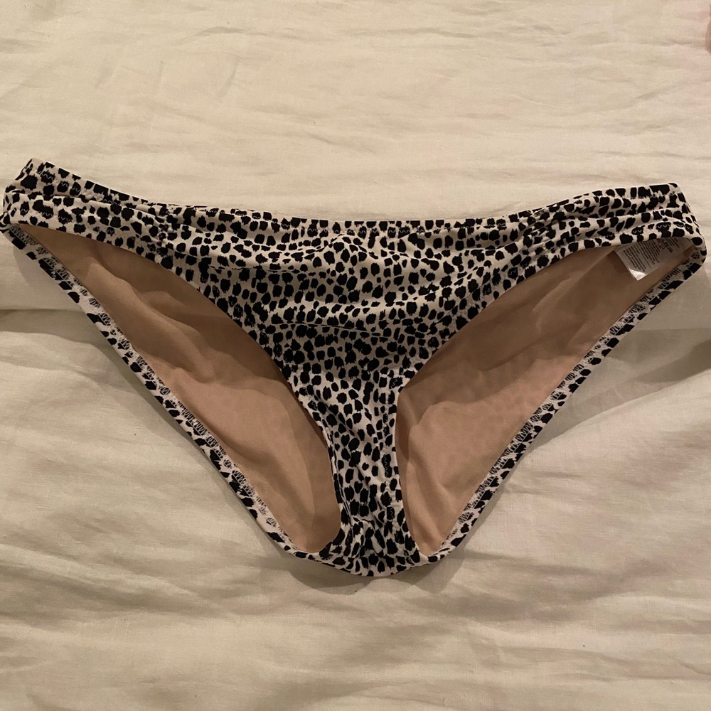 Old navy swimsuit bottoms